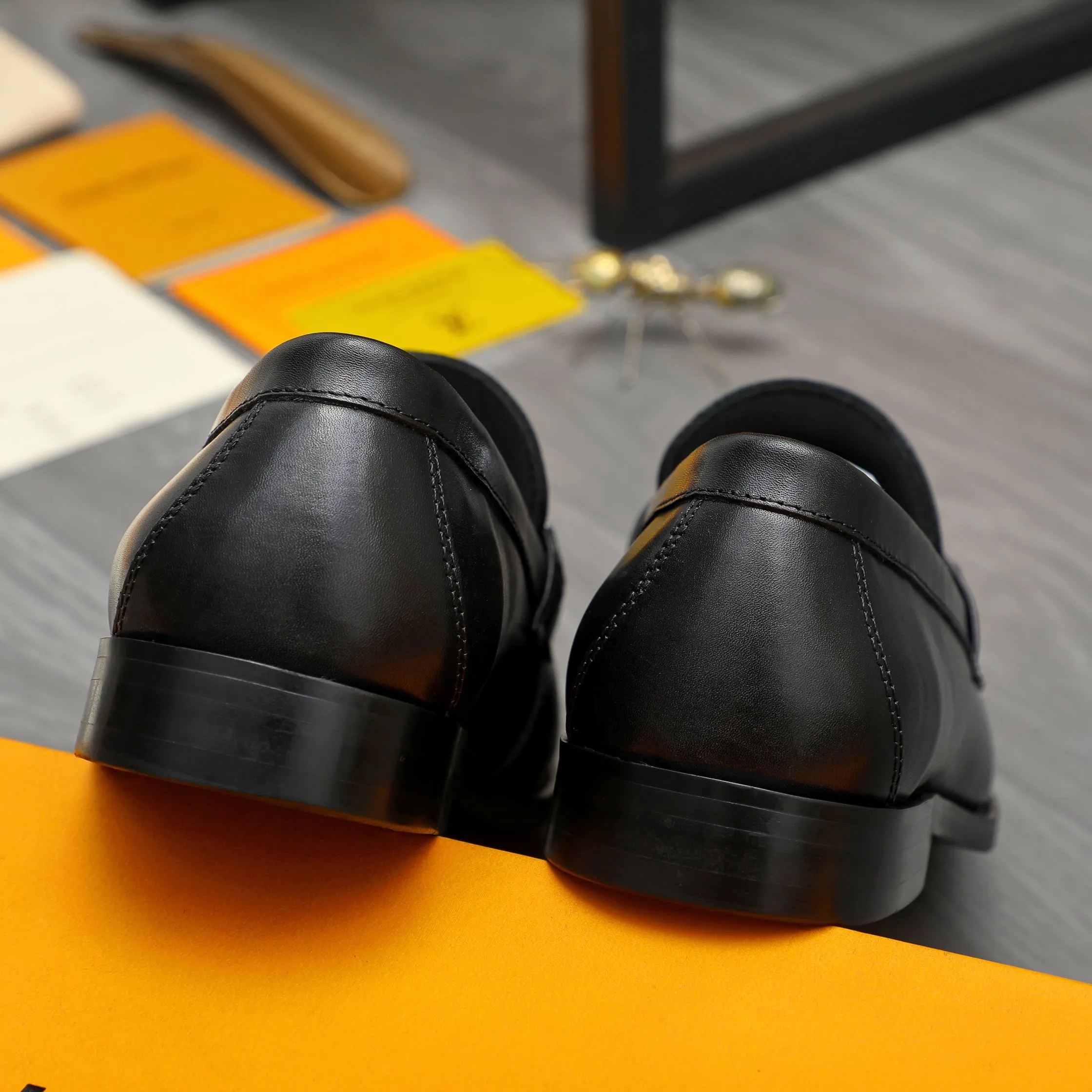 Men's shoes 💰p460 Product trademark: LV (Louis Vuitton) business slip-on leather shoes Regular size: 38-45 (45 is custom-made and non-returnable) Product materials: Selected high-quality cowhide upper, cowhide lining, original rubber outsole